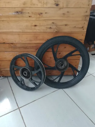 Par de jante pé de galinha da pop110 pra vender
