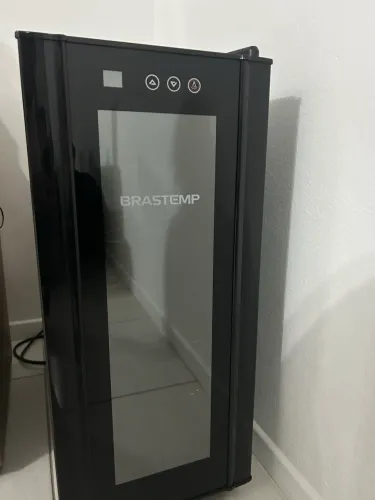 Adega Brastemp em perfeito estado
