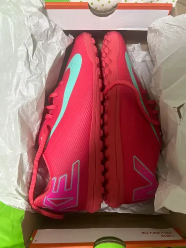 Chuteira Nike society nova Numca usada na caixa