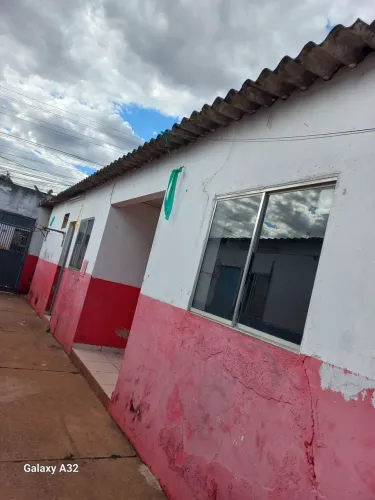 Lote com 4 casas separadas e independentes