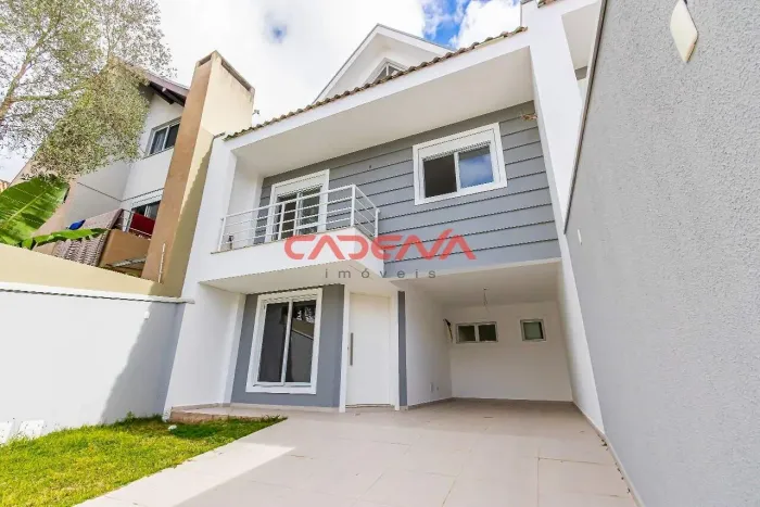 Triplex 4 quartos Com Quintal à venda no bairro Pilarzinho