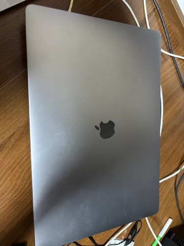 macbook pro 16 i7