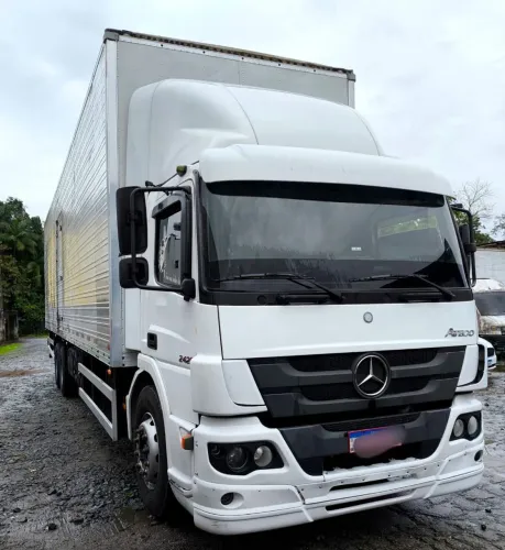 Atego 2426 truck Baú Mercedes-Benz
