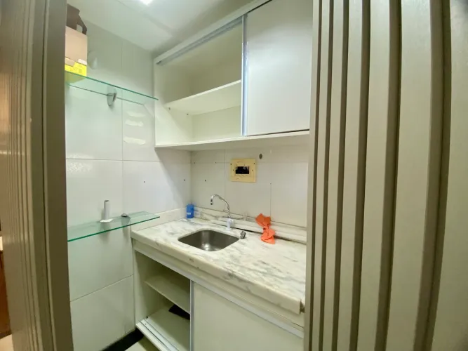 C oportunidade vendo sala comercial na av Ruy Carneiro toda reformada