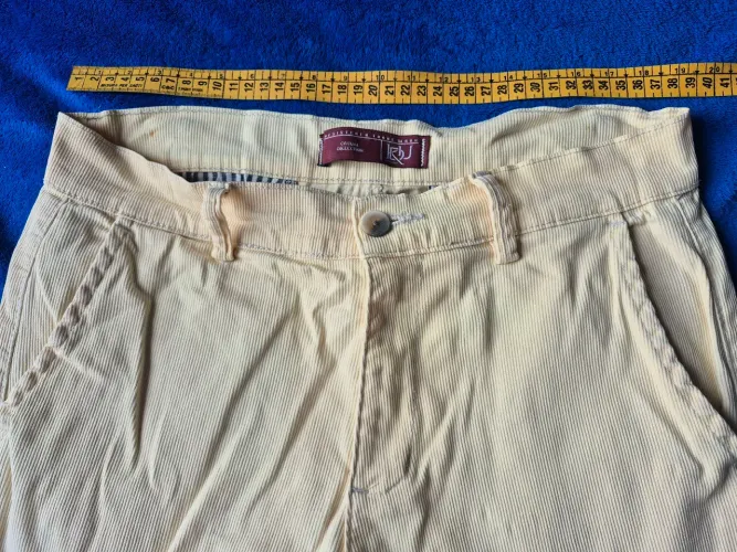 Calça amarelo claro 38