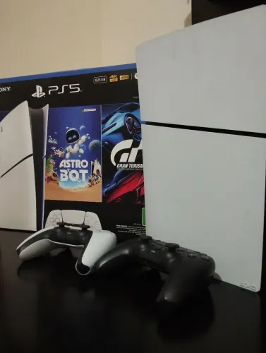 Playstation 5 slim seminovo com 2 manetes novas