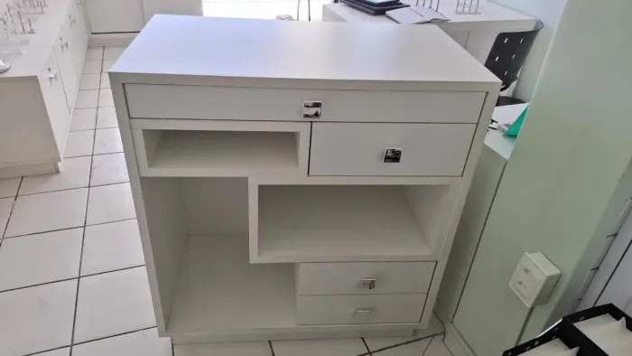Balcão com gaveteiro em Mdf e pinos projetado