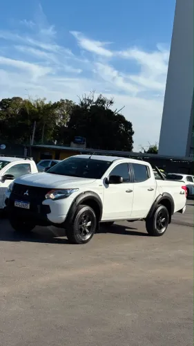 Mitsubishi L200 Triton Sport GLX 2.4 CD Diesel Mec. 2020