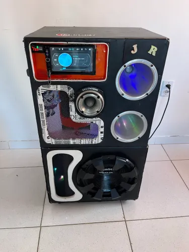 Caixa bob esponja tocando muito R$1600