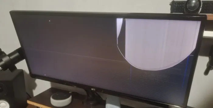 Monitor LG UltraWide - tela trincada