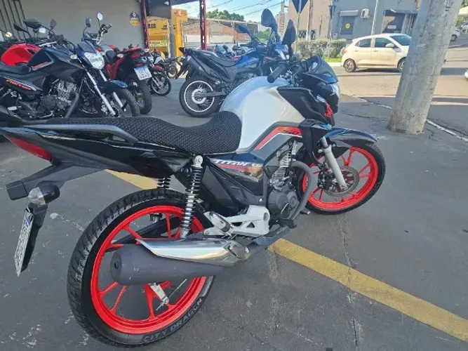TITAN 160
