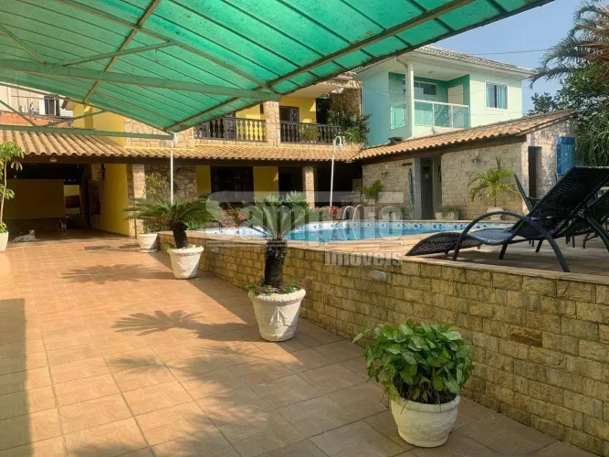 Linda casa duplex com piscina, 5 quartos no condomínio Girassol