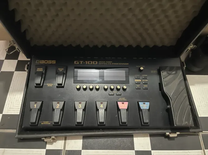 Pedaleira Boss GT100