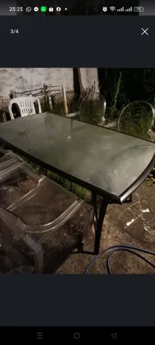 Mesa com 4 cadeira acrílico