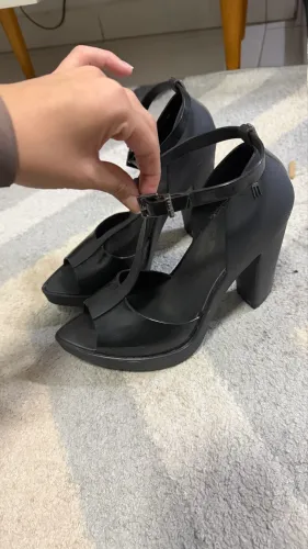 Sandália Salto Alto Melissa Bite