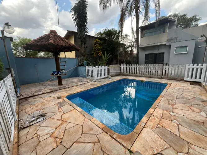 Casa de 252m² com 04 quartos para venda e locação - Condomínio Portal dos Ipês