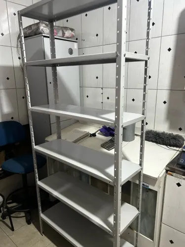 Prateleira de aço