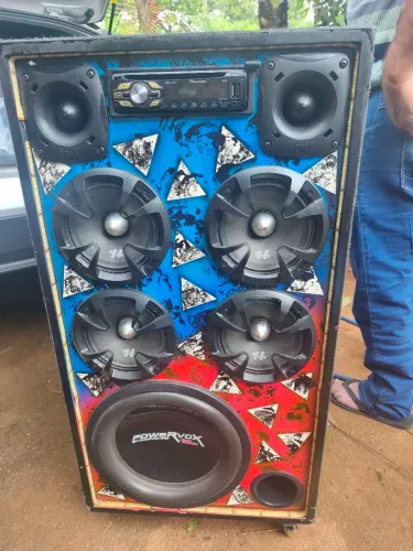 vendo caixa de som automotiva.