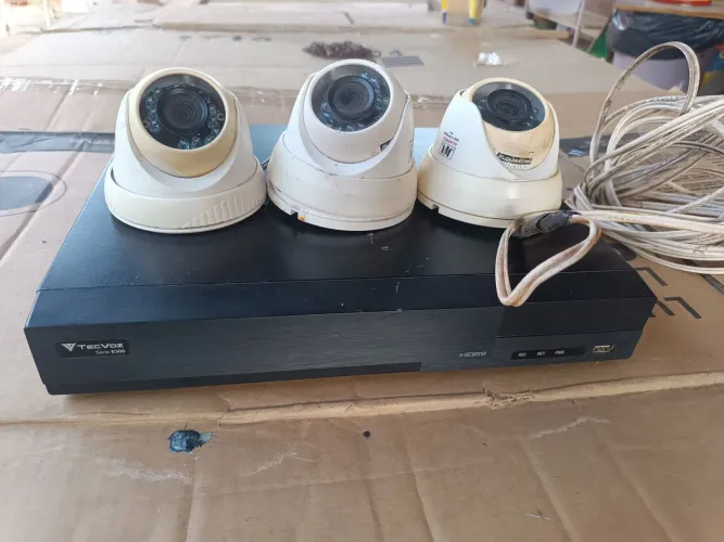 DVR tecvoz 8 canais com 3 câmeras e HD de 500 gigas