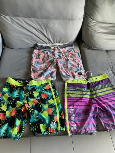 Lote de 3 Bermudas originais Hurley e QuickSilver 42