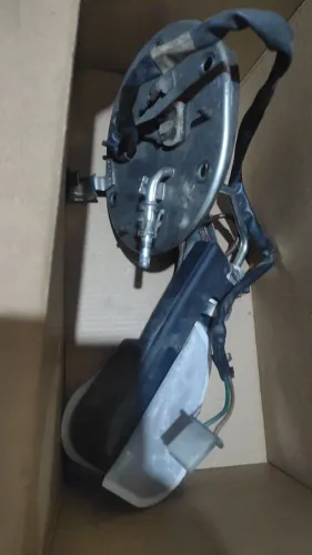 Bomba de combustível CB300