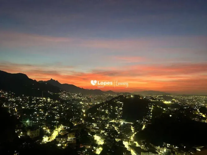 Santa Teresa, 2 dormitórios, linda vista , reformado, SEM MORRO!!