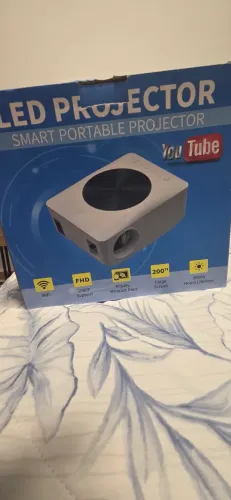 Projetor com pedestal