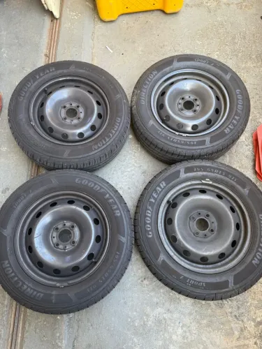 Pneu Goodyear Direction Sport 2 - Aro 15 - 195 - 65/15 R - 91V