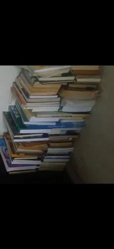 GRANDE BIBLIOTECA COM 5.000 LIVROS DIVERSOS. 