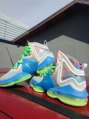 Tênis Nike LeBron James