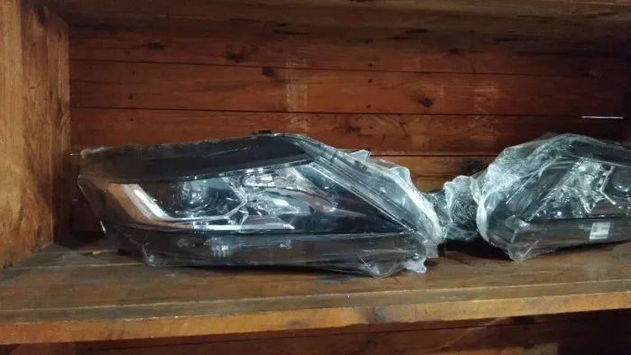 Farol L200 Triton usado
