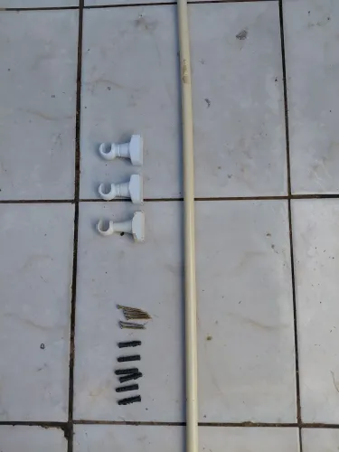 Varão de cortina com kits de instalação 