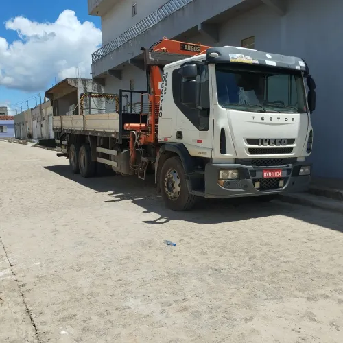 caminhão munck disponível para serviços vendo ou troco em caçamba 