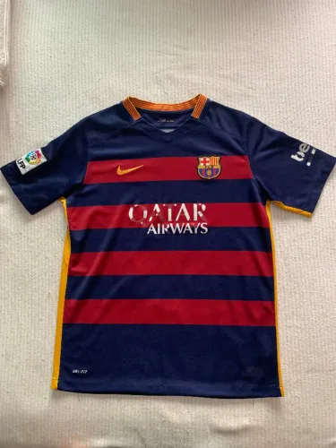 camisa barcelona home xl infantil detalhes nos patrocinios