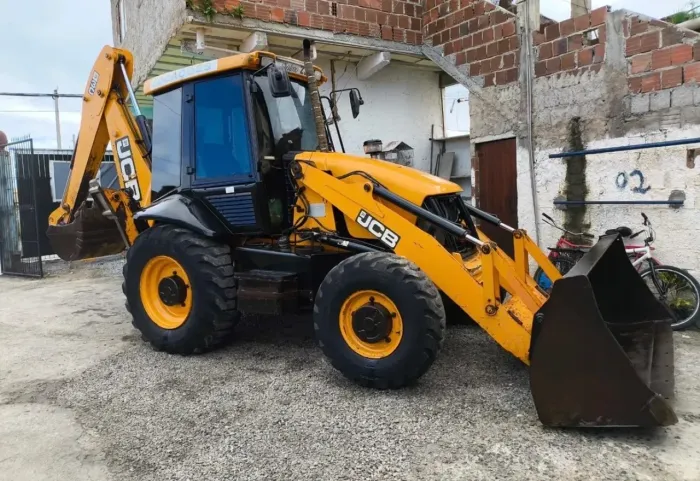 Retroescavadeira Jcb pronta pra trabalho 