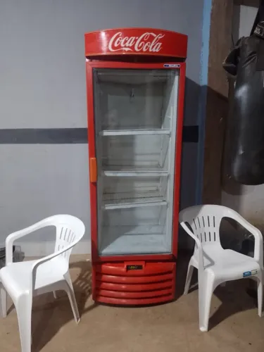 Freezer da coca cola semi nova pra vender rapido aceita cartao
