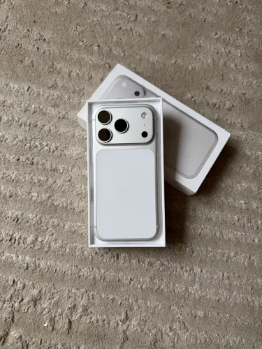 17 PRO 256GB SILVER - GARANTIA 04/27