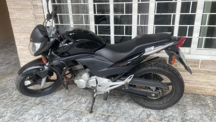 HONDA CB300 - 2011 revisada! (aceito cartão)
