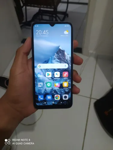 Redmi a venda, tela em bom estado, bateria boa 100%, áudio excelente, câmeras boas e etc.