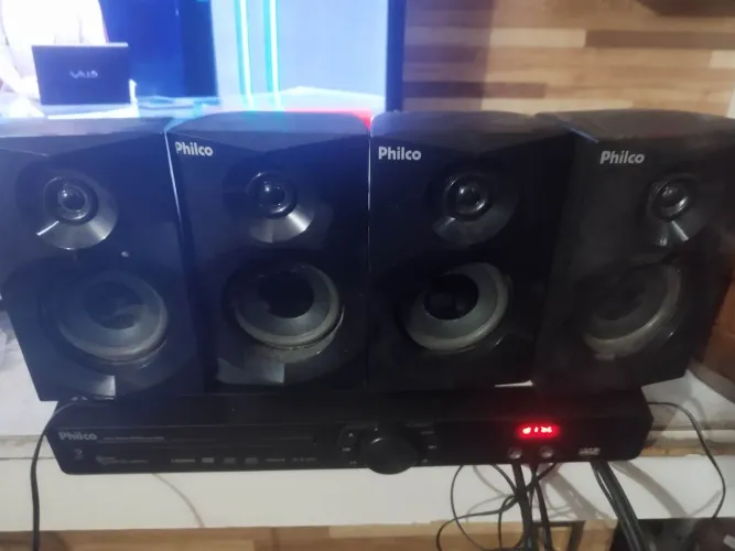 Homem theater Philco incompleto, porém funcionando .