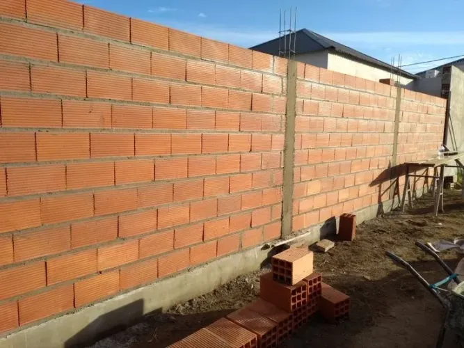 Pedreiro e carpinteiro profissional disponível