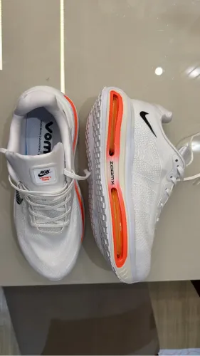 Tênis Nike Vomero Premium NOVO Parcelo no cartão 