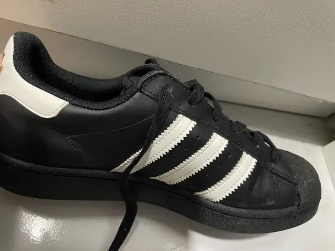 Tênis Adidas