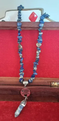 Colar de contas de lápis lazuli Japamala