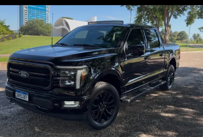 Ford F-150 Lariat Black 4X4 5.0 V8 2024