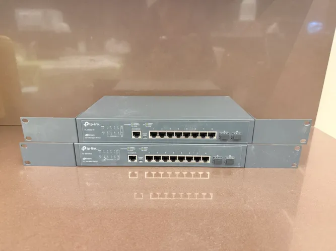 2 switches profissionais TP-Link JetStream TL-SG3210