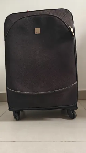 Mala Tripp importada preta c 4 rodinhas, bem leve