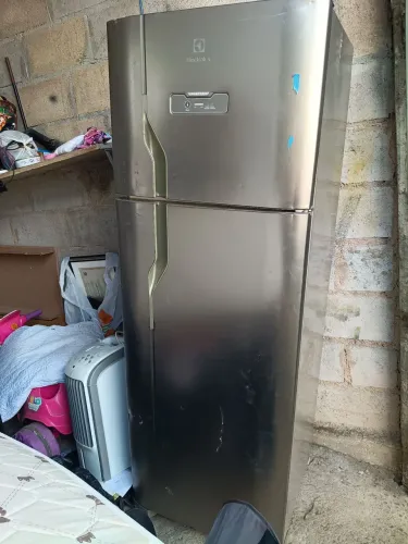 Geladeira Electrolux Frost Free 371L Turbo Congelamento Duplex Cor Inox DFX41
