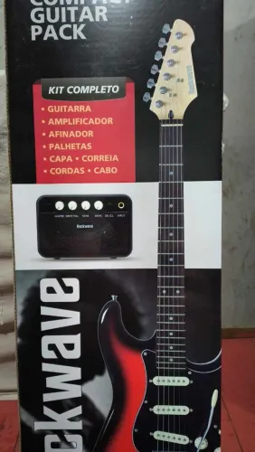 Vendo ou troco uma guitarra nova