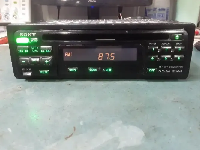 Radio Sony EXCD-306 com Bluetooth no AM Iluminação de Led